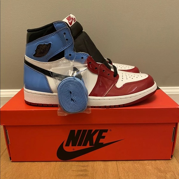 Nike Air Jordan Retro 1 High OG “Fearless UNC - Picture 1 of 7